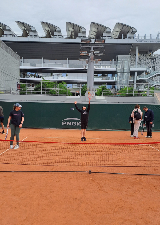 Pratiquer le cécitennis au cœur de Roland Garros
